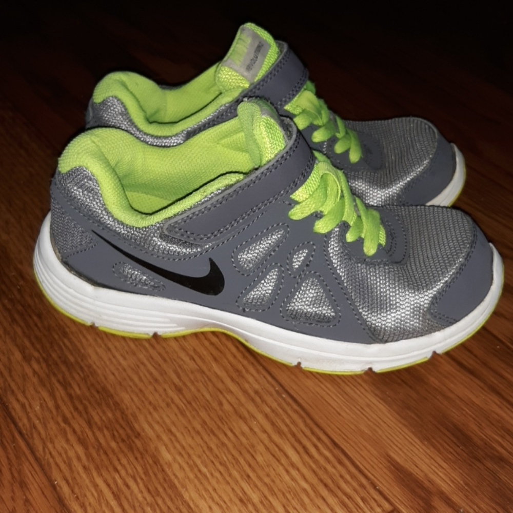 Boys nikes